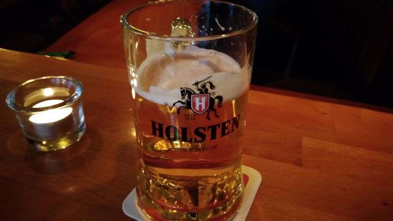 Bier in einer gemütlichen Kneipe in Hamburg